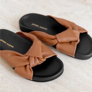 NIB JENNI KAYNE LEATHER KNOT SANDAL SIZE 39 / 8.5